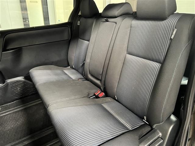Toyota VOXY 2015-10 185410-15
