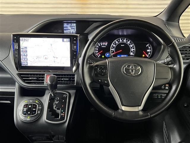 Toyota VOXY 2015-10 185410-24