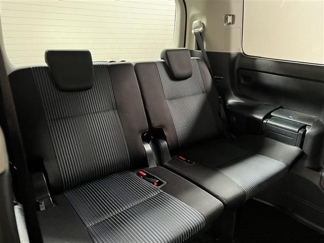 Toyota VOXY 2015-10 185410-17