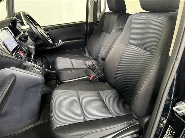 Toyota VOXY 2015-10 185410-9