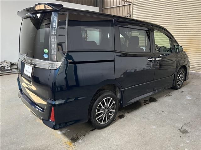 Toyota VOXY 2015-10 185410-4
