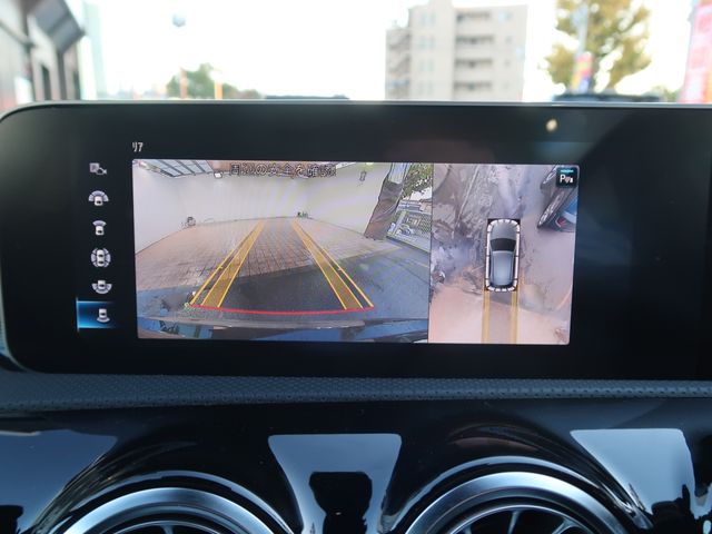 Mercedes Benz A-CLASS 2019-01 190182-16