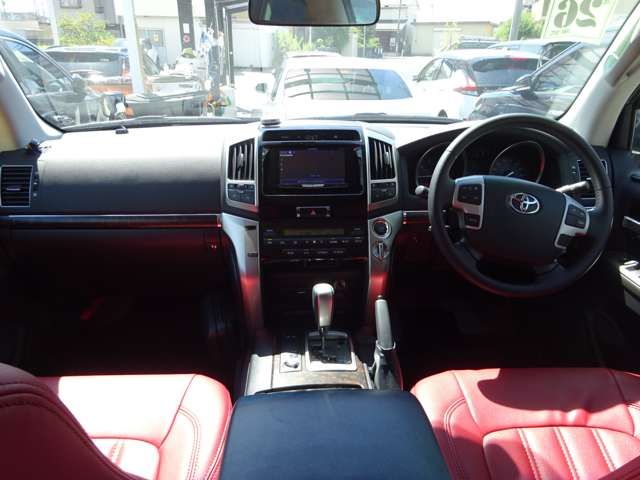 Toyota LAND CRUISER 2014-03 10823-1
