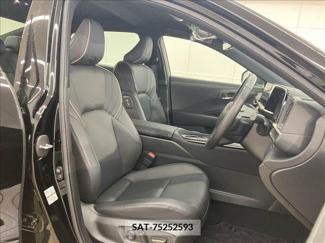 Toyota CROWN 2022-10 300649-11