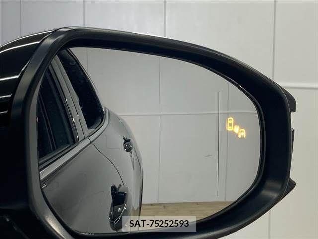 Toyota CROWN 2022-10 300649-10