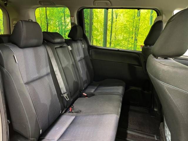 Toyota NOAH 2016-04 181382-9