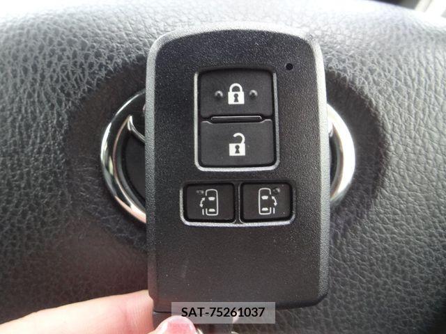 Toyota ESQUIRE 2017-12 330817-21