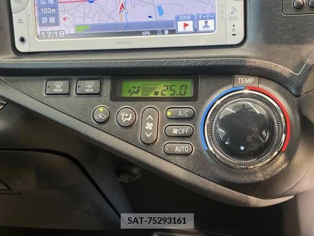 Toyota AQUA 2013-07 356209-4