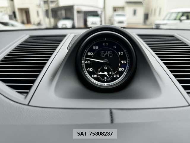 Porsche MACAN 2024-04 281570-11
