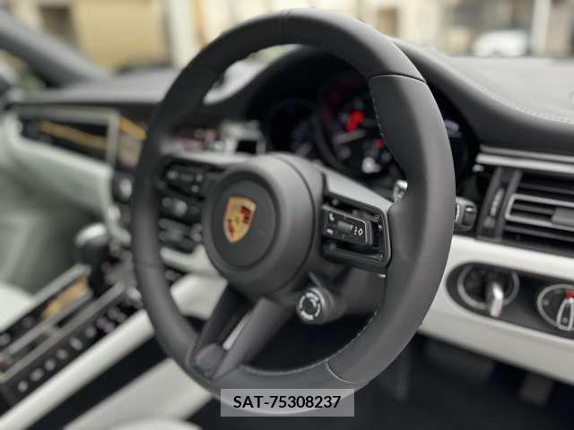 Porsche MACAN 2024-04 281570-4