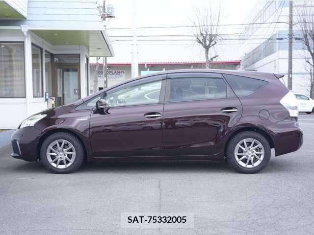 Toyota PRIUS ALPHA 2013-11 213357-7