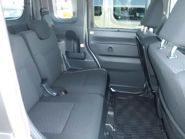 Toyota Pixis Mega 2018-04 23409-7