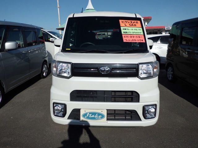Toyota Pixis Mega 2018-04 23409-1