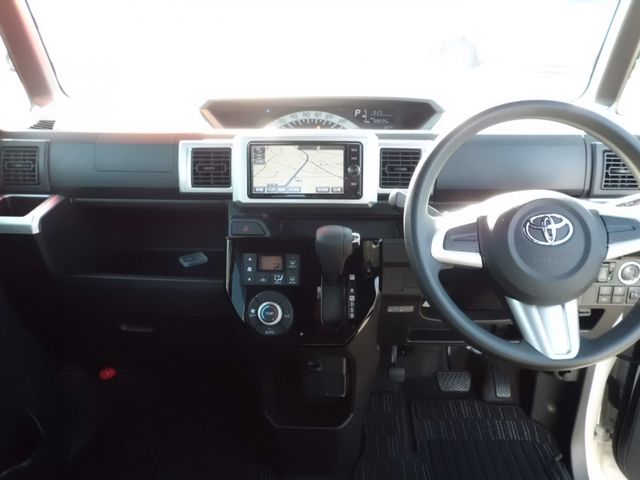 Toyota Pixis Mega 2018-04 23409-8