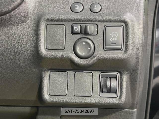 Nissan NOTE 2013-02 302290-7