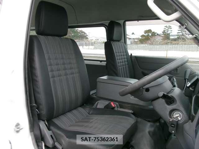 Mazda BONGO VAN 2017-12 223027-10