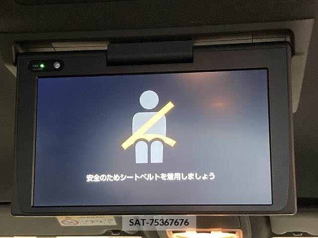 Toyota VOXY 2019-07 370395-4