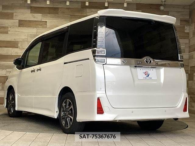 Toyota VOXY 2019-07 370395-15