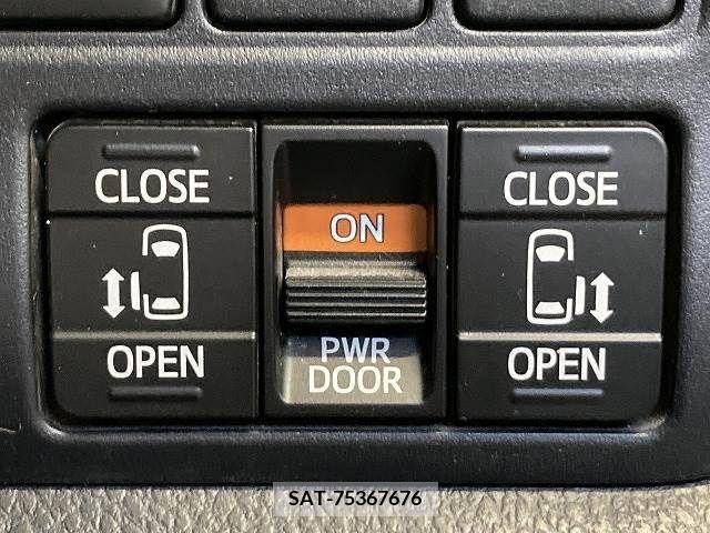 Toyota VOXY 2019-07 370395-3