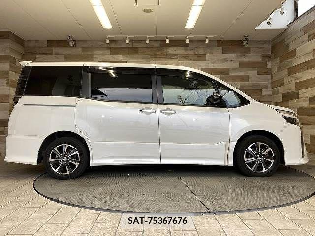 Toyota VOXY 2019-07 370395-13