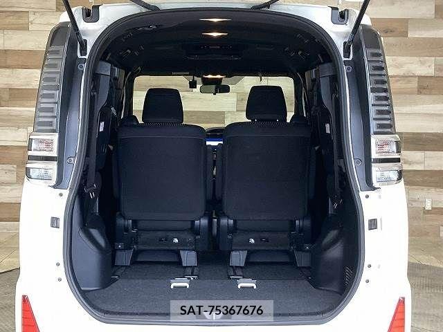 Toyota VOXY 2019-07 370395-12