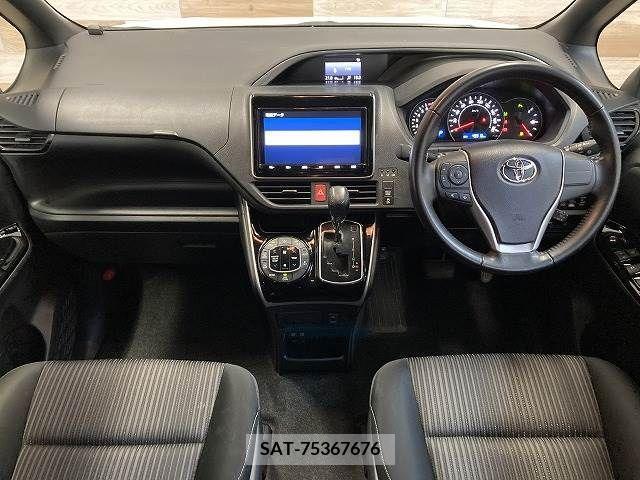 Toyota VOXY 2019-07 370395-1