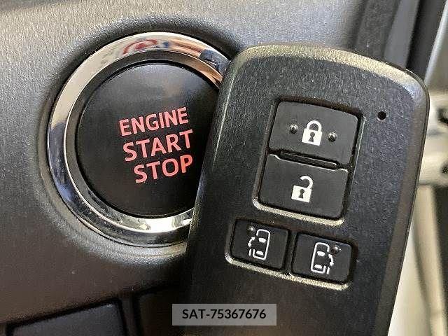 Toyota VOXY 2019-07 370395-9