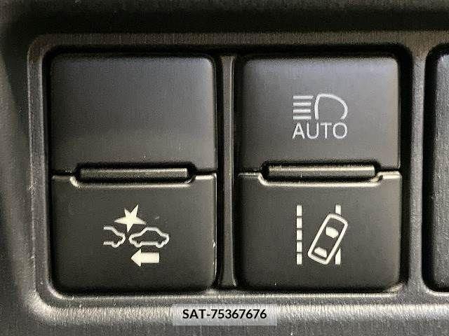 Toyota VOXY 2019-07 370395-7