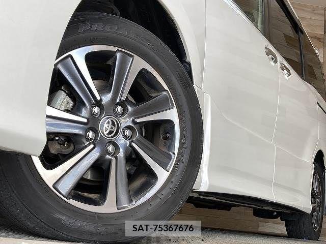Toyota VOXY 2019-07 370395-18