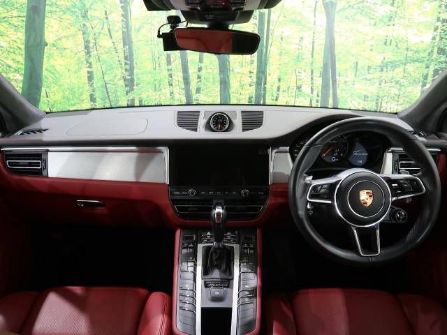 Porsche MACAN 2020-12 13745-15