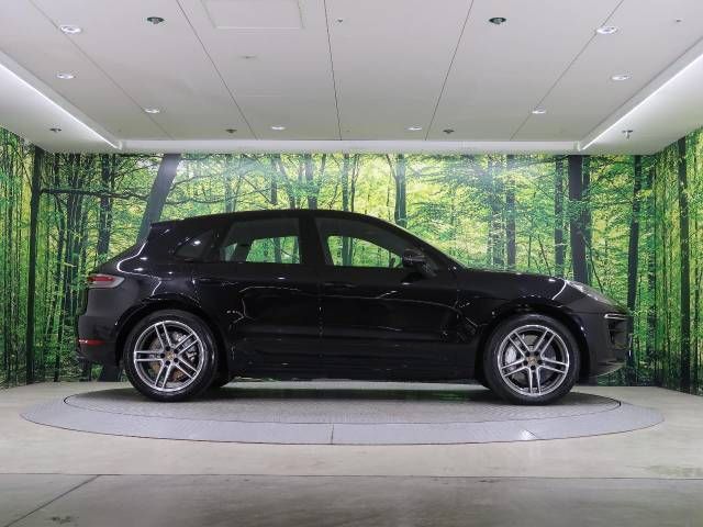 Porsche MACAN 2020-12 13745-4