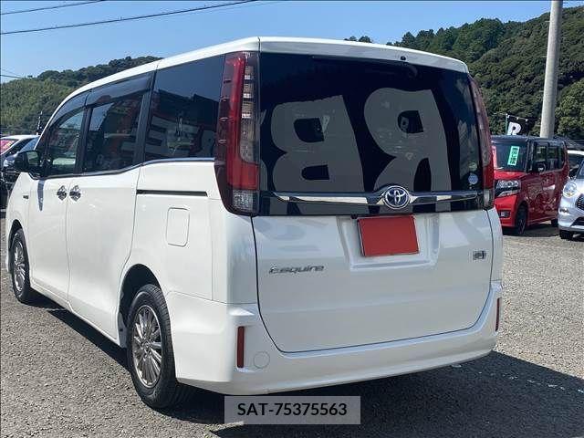 Toyota ESQUIRE 2016-02 359828-3