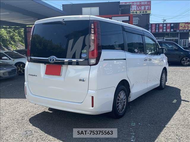 Toyota ESQUIRE 2016-02 359828-1