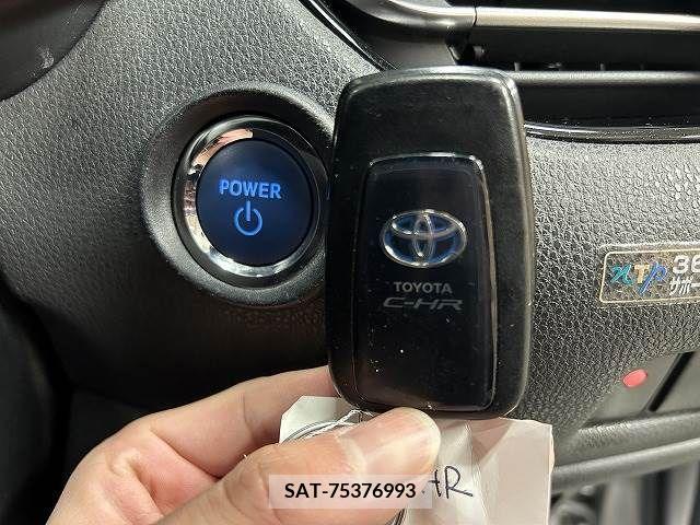Toyota C-HR 2017-01 212174-11