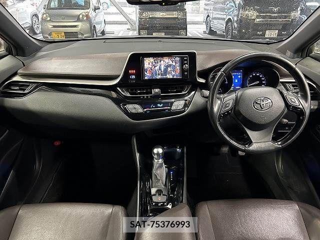 Toyota C-HR 2017-01 212174-1