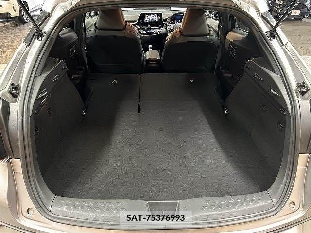 Toyota C-HR 2017-01 212174-19