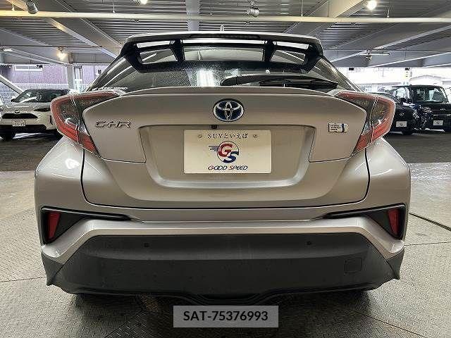 Toyota C-HR 2017-01 212174-18
