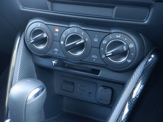 Mazda DEMIO 2018-07 4859-6