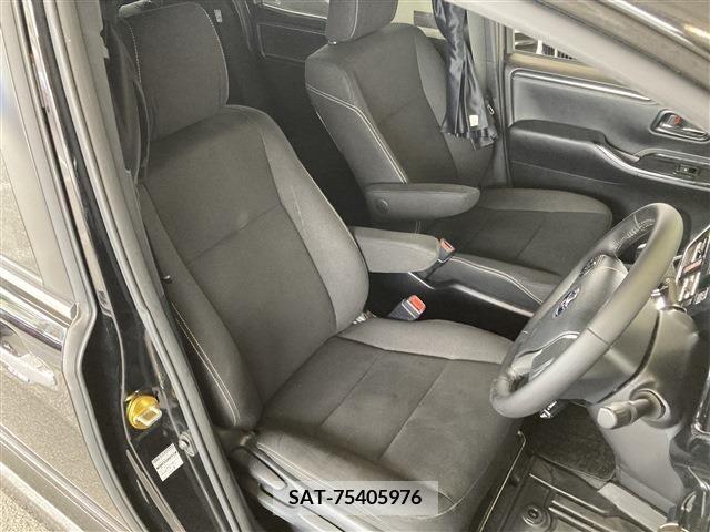 Toyota ESQUIRE 2019-04 359776-5