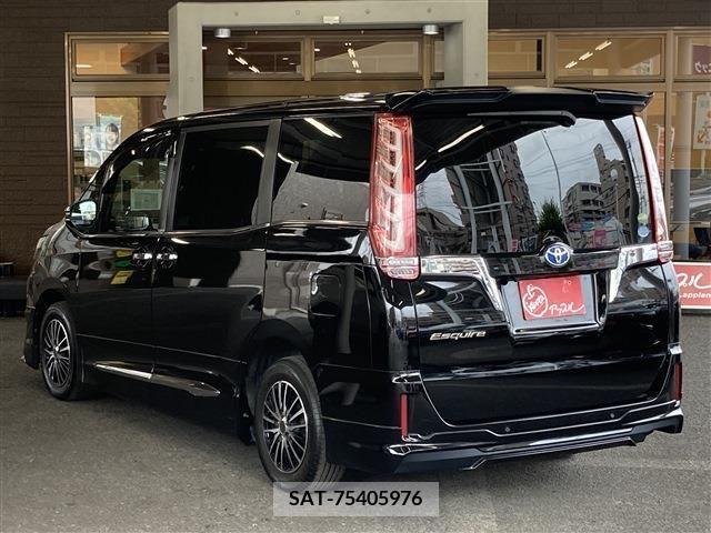 Toyota ESQUIRE 2019-04 359776-3