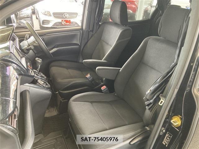Toyota ESQUIRE 2019-04 359776-7