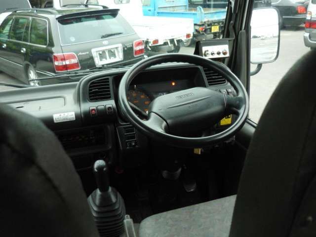 Isuzu ELF TRUCK 2003-02 2245-8