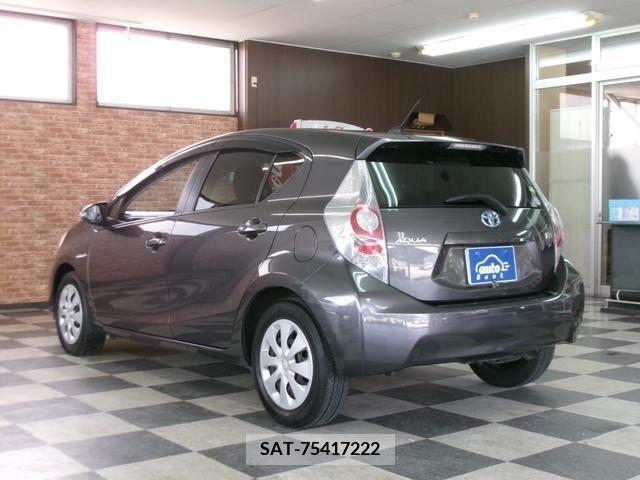 Toyota AQUA 2012-05 351713-1