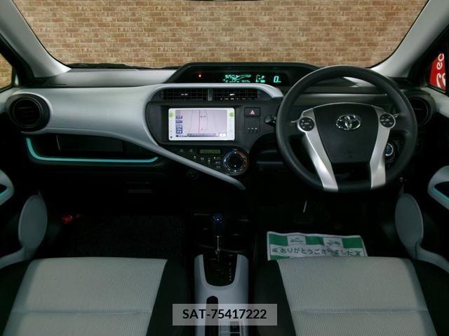Toyota AQUA 2012-05 351713-2