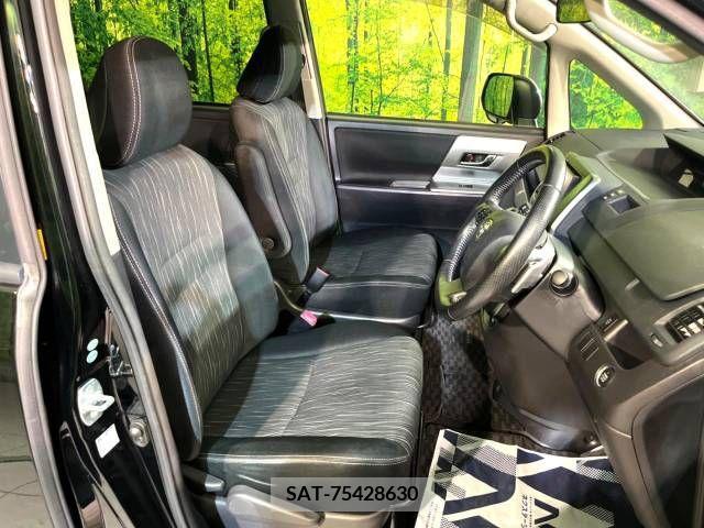 Toyota VOXY 2012-01 251161-7