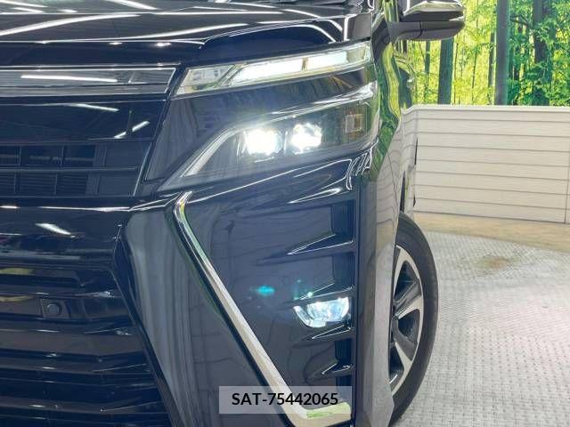 Toyota VOXY 2019-09 349987-13