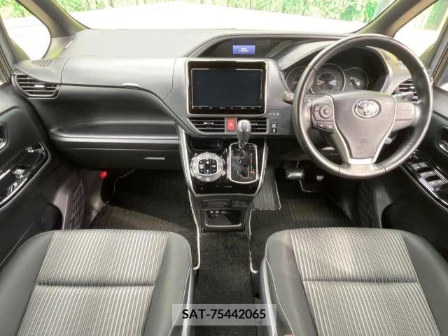 Toyota VOXY 2019-09 349987-1