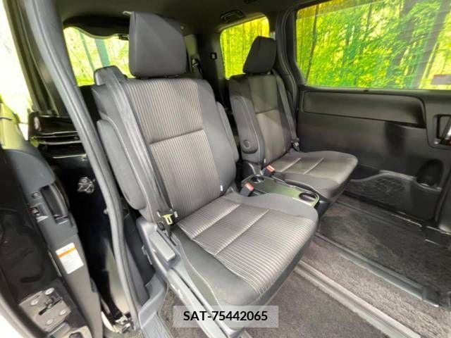 Toyota VOXY 2019-09 349987-10