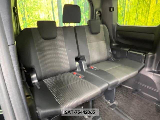 Toyota VOXY 2019-09 349987-9