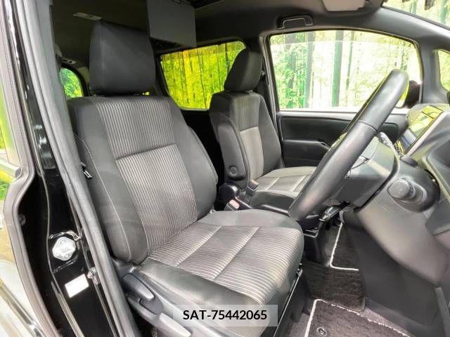 Toyota VOXY 2019-09 349987-8